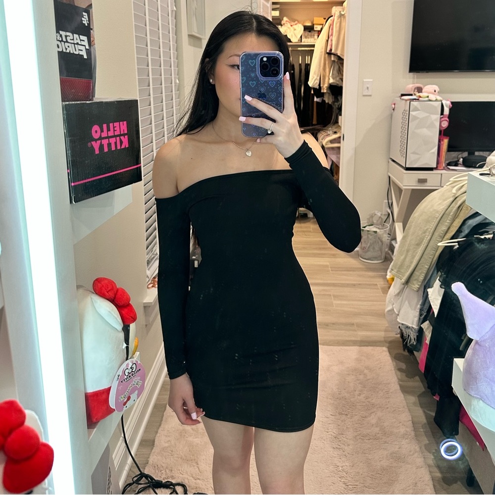 PrettyLittleThing Black Off the Shoulder Bodycon Mini Dress
